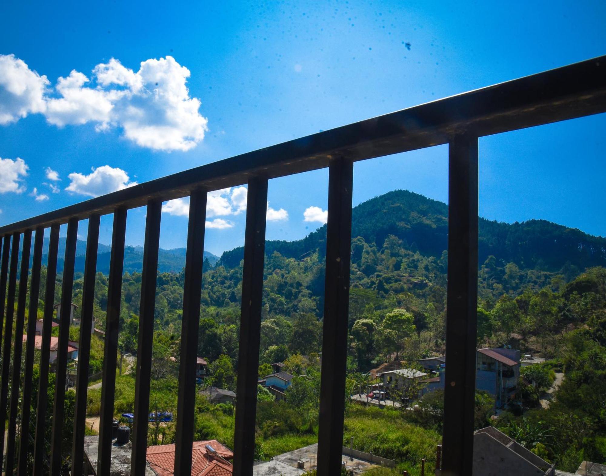 Ever Breeze Ella Hotel Esterno foto