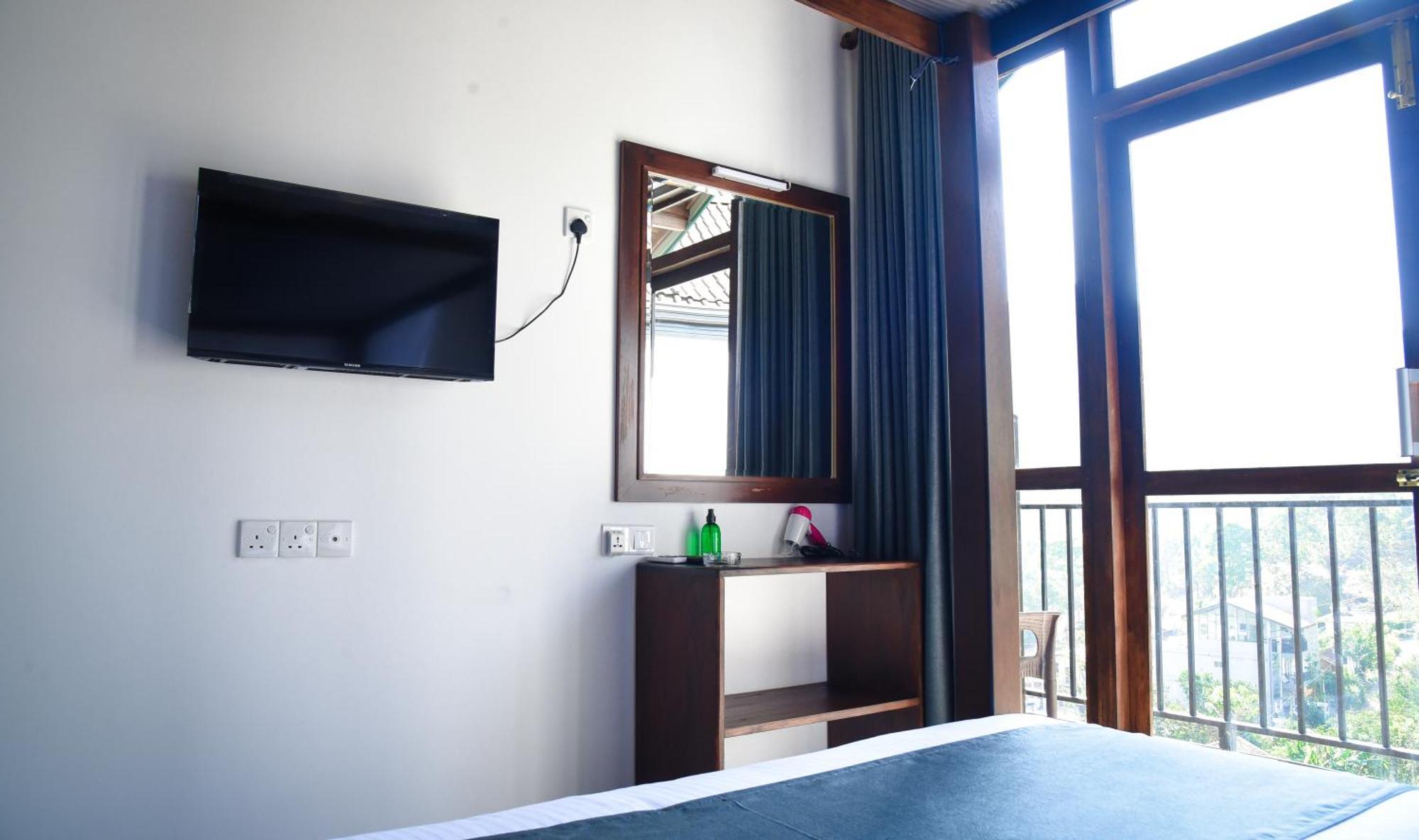 Ever Breeze Ella Hotel Esterno foto